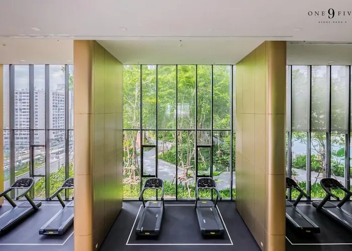 Near Rama 9 With Balcony, Pool, Gym & 5m To Mrt 방콕