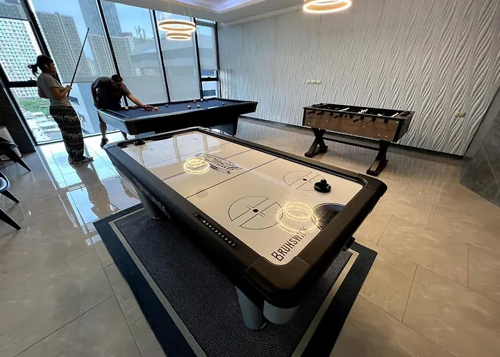Near Rama 9 With Balcony, Pool, Gym & 5m To Mrt *