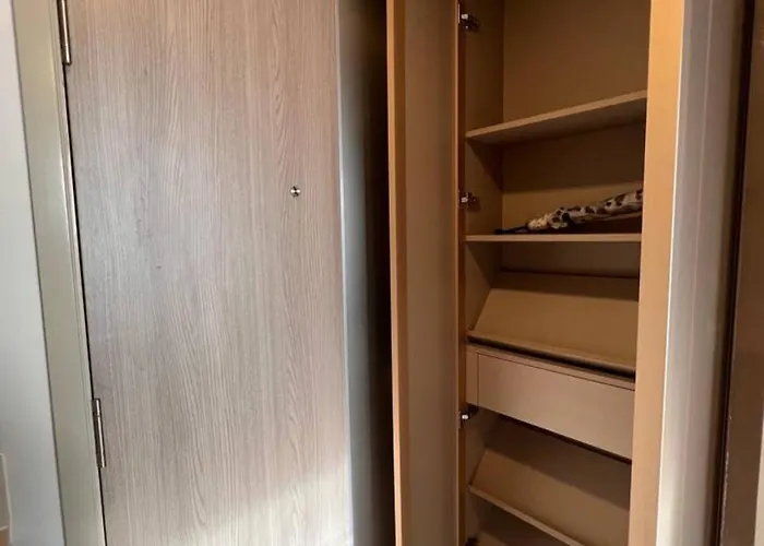 Near Rama 9 With Balcony, Pool, Gym & 5m To Mrt 아파트