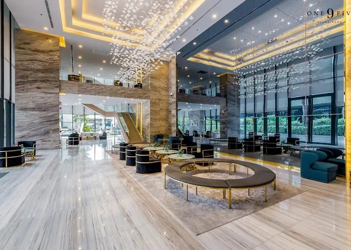 Near Rama 9 With Balcony, Pool, Gym & 5m To Mrt 아파트