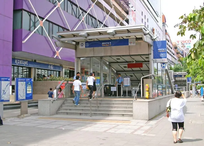 Near Rama 9 With Balcony, Pool, Gym & 5m To Mrt 방콕
