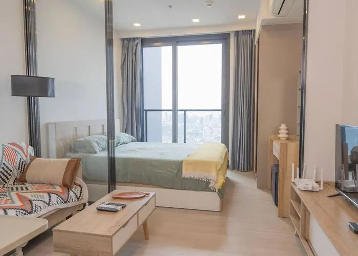아파트 Near Rama 9 With Balcony, Pool, Gym & 5m To Mrt *