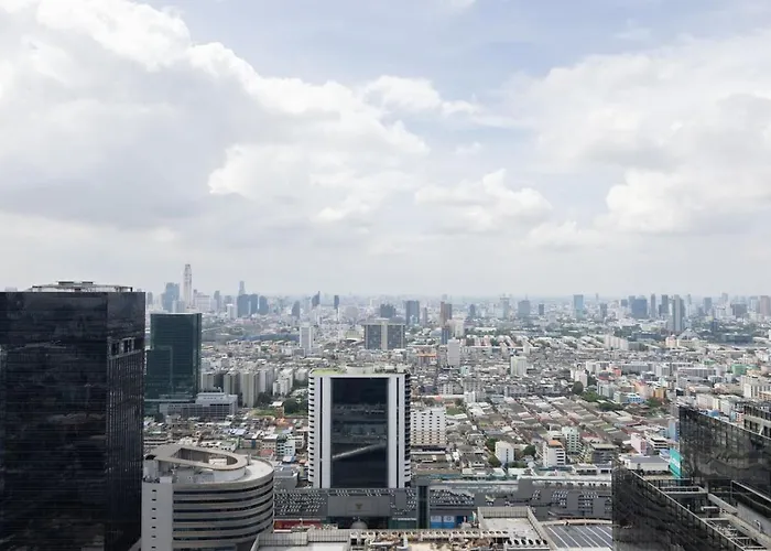 아파트 Near Rama 9 With Balcony, Pool, Gym & 5m To Mrt 방콕