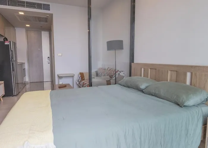 Near Rama 9 With Balcony, Pool, Gym & 5m To Mrt *