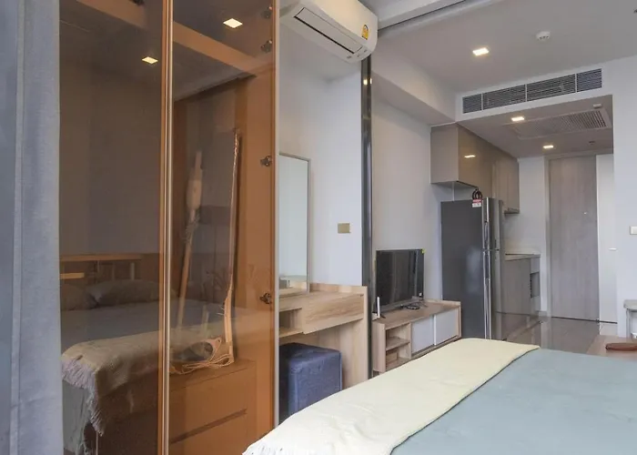 아파트 Near Rama 9 With Balcony, Pool, Gym & 5m To Mrt