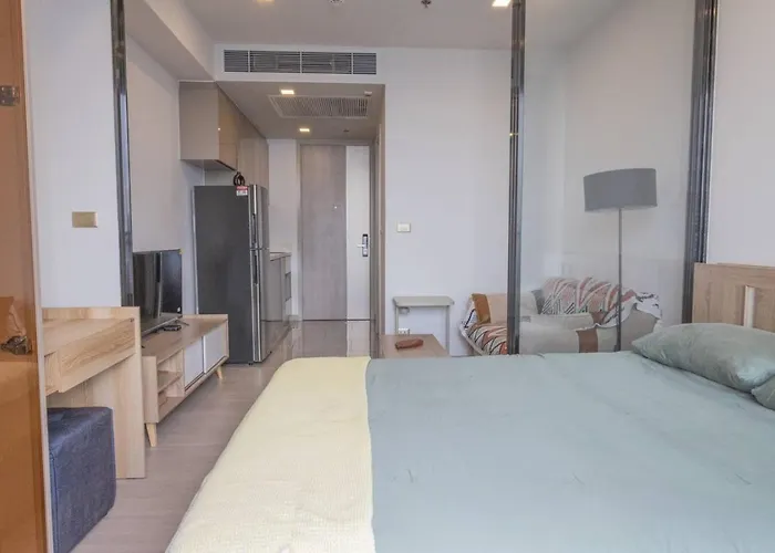 아파트 Near Rama 9 With Balcony, Pool, Gym & 5m To Mrt 방콕