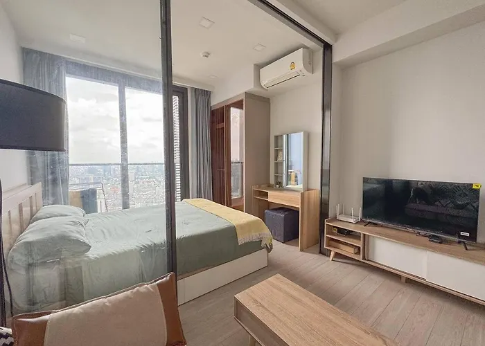 아파트 Near Rama 9 With Balcony, Pool, Gym & 5m To Mrt *