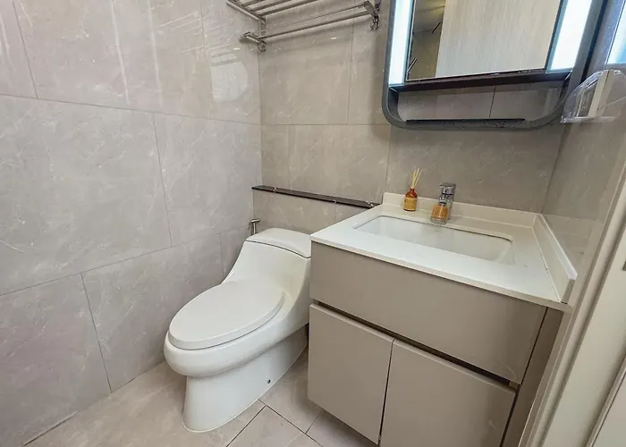 Near Rama 9 With Balcony, Pool, Gym & 5m To Mrt 방콕